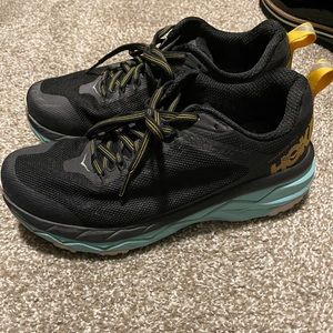 Size 8 Wide Hoka Challenger ATR 5